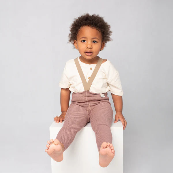 Rósbleikar leggings með böndum - handsaumaðar - mjúk barnaföt - leikskólaföt - LaríLei - Larí Lei - Peqne