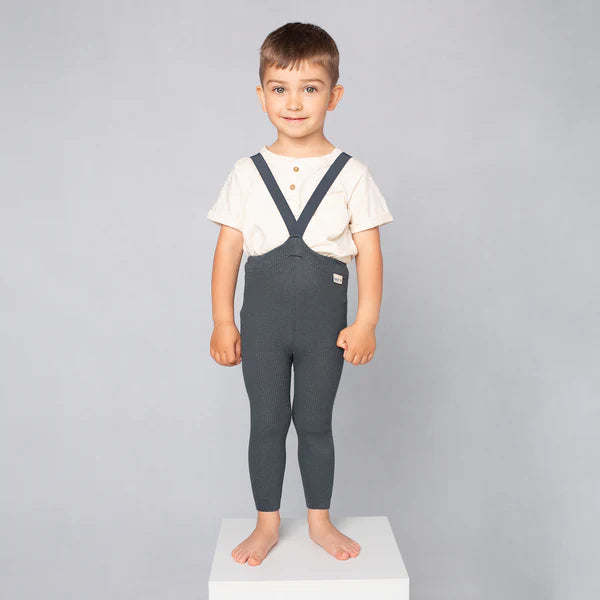 Perlugráar leggings með böndum - handsaumaðar - mjúk barnaföt - leikskólaföt - LaríLei - Larí Lei - Peqne