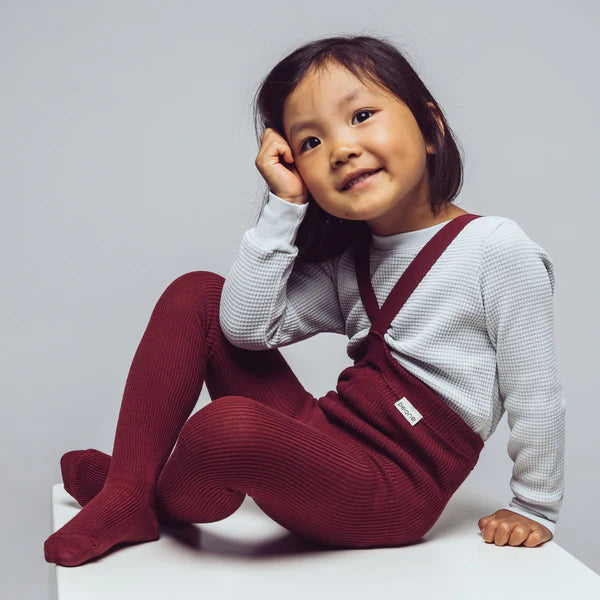 Vínrauðar / Cherry / Burgundy / sokkabuxur með böndum - handsaumaðar - mjúk barnaföt - leikskólaföt - LaríLei - Larí Lei - Peqne