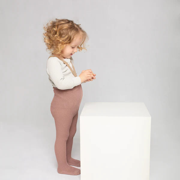 Rósbleikar / Bleikar / sokkabuxur með böndum - handsaumaðar - mjúk barnaföt - leikskólaföt - LaríLei - Larí Lei - Peqne