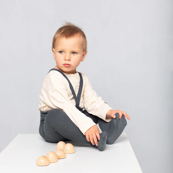 Perlugráar / gráar / sokkabuxur með böndum - handsaumaðar - mjúk barnaföt - leikskólaföt - LaríLei - Larí Lei - Peqne