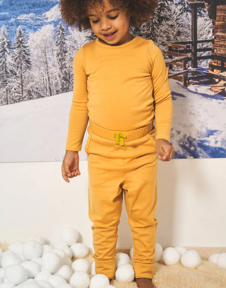 Mjúk barnaföt / ullarföt / merino ullarföt / merino ull / mjúk ullarföt / gular buxur / sinnepsgulur / karrígulur / Smalls Merino / LaríLei / Larí Lei