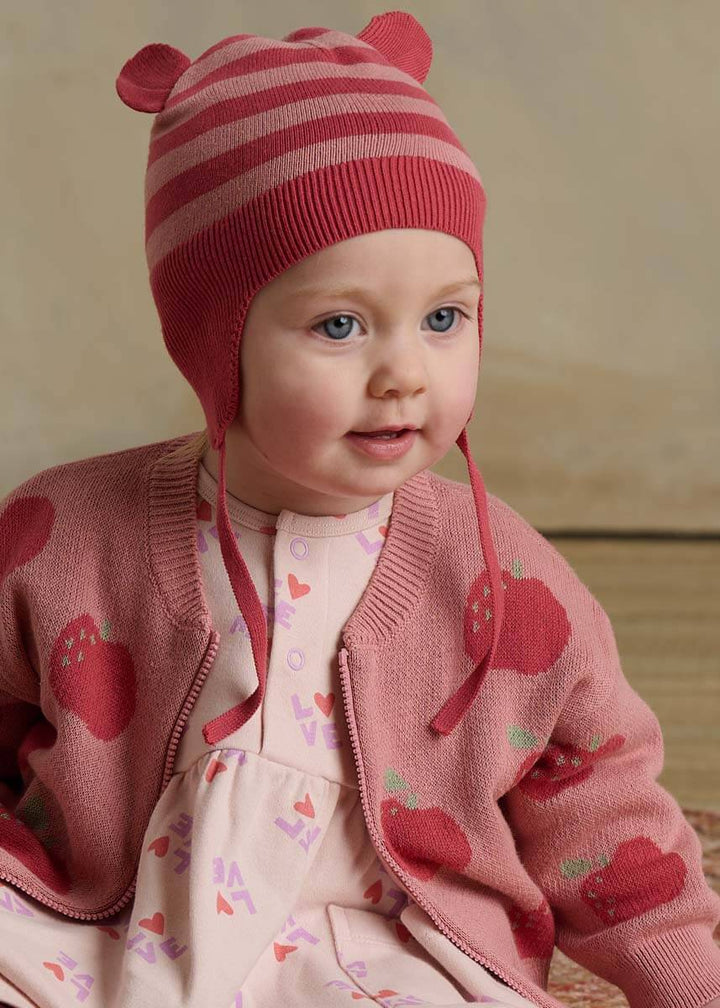 Prjónaður heilgalli, pjónuð húfa, mjúk barnaföt, bómullargalli, bómullarhúfa heilgalli, húfa, The Bonnie Mob, ungbarnaföt, barnaföt – LaríLei, Larí Lei, sniðug gjöf, skírnargjöf, jólagjöf, gjafapakki, gjafapakkar