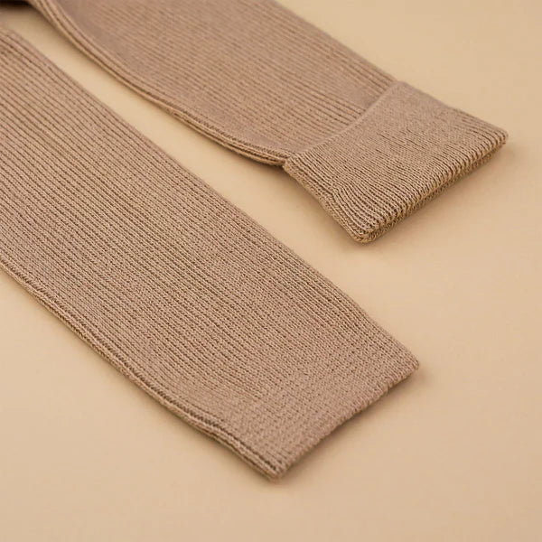 brúnar legging með böndum - handsaumaðar - mjúk barnaföt - leikskólaföt - LaríLei - Larí Lei - Peqne 
