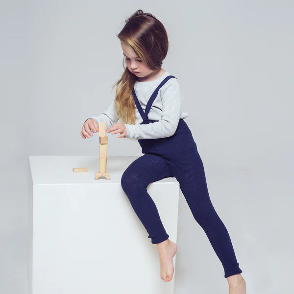 bláar / navy bláar / dökkbláar legging með böndum - handsaumaðar - mjúk barnaföt - leikskólaföt - LaríLei - Larí Lei - Peqne
