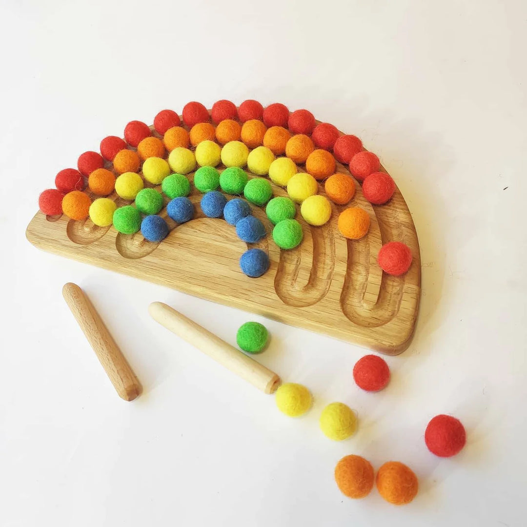 Handgerð leikföng / Þroskaleikföng / Viðarleikföng / Montessori |Sniðugar gjafir| Threewood / LaríLei / Larí Lei, flokkunarbakki, viðartöng, filtkúlur, talnabakki, læra að telja, talning, 